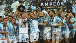 Racing festejando el Trofeo de Campeones 2022