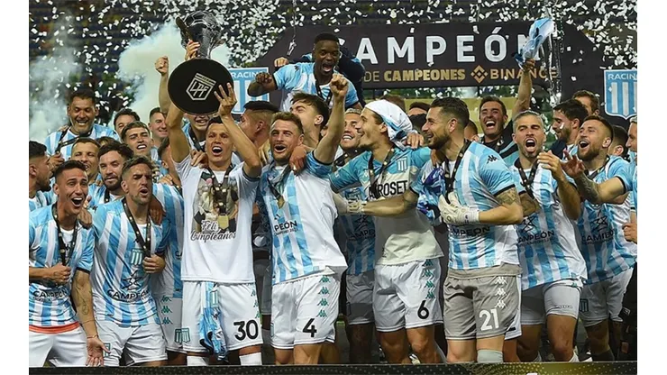 Racing festejando el Trofeo de Campeones 2022