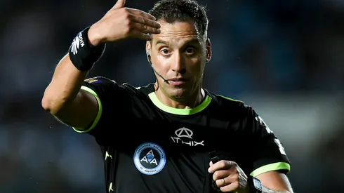 "Quiso atajarla": la insólita explicación de Rapallini tras el polémico penal en contra de Boca