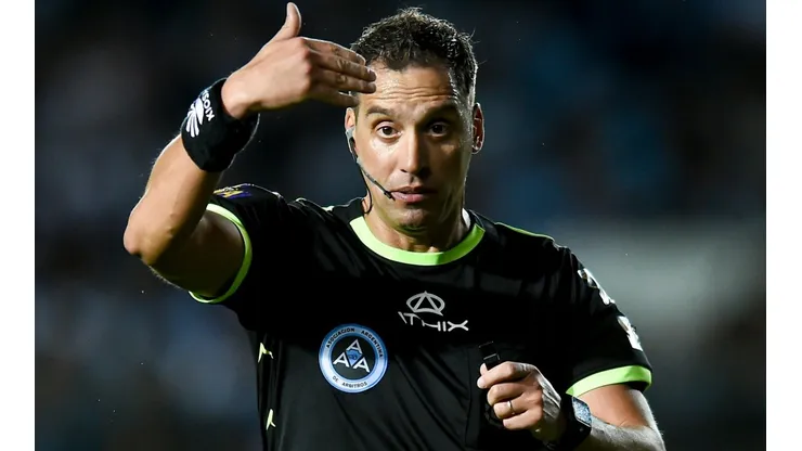 "Quiso atajarla": la insólita explicación de Rapallini tras el polémico penal en contra de Boca