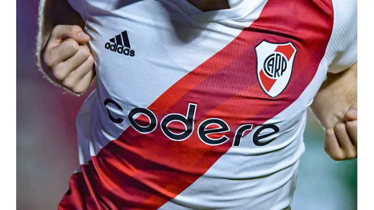 "La necesito": filtraron imágenes de la nueva camiseta de River y los hinchas deliraron en redes