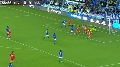 VIDEO | ¡De rebote! Emanuel Mammana abrió el partido para River