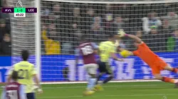 VIDEO | Una locura: la atajada a puro reflejo de Dibu Martínez en Aston Villa - Leeds