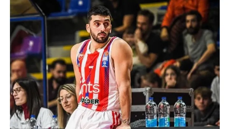 Facundo Campazzo vistiendo la camiseta del Estrella Roja de Serbia.