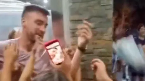 VIDEO | Es un héroe: Tagliafico bajó de un ascensor y 20 nenes se volvieron locos al verlo