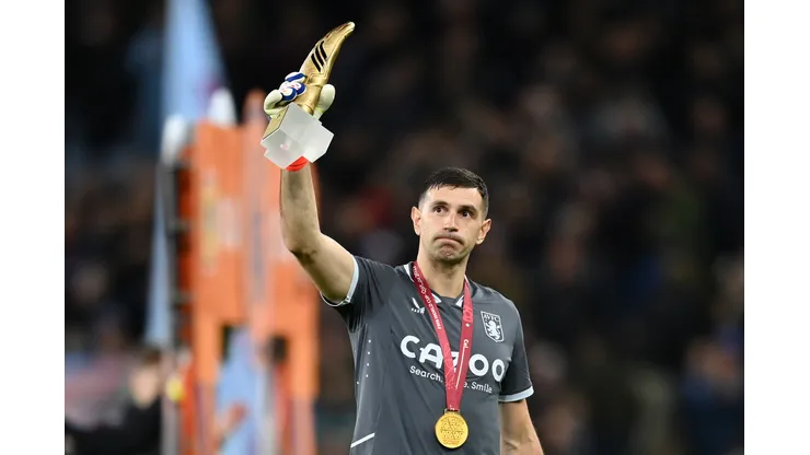 BIRMINGHAM, ENGLAND - JANUARY 04: Emiliano Martinez of Aston Villa holds his adidas FIFA World Cup Golden Glove trophy while wearing his FIFA World Cup winners medal prior to the Premier League match between Aston Villa and Wolverhampton Wanderers at Villa Park on January 04, 2023 in Birmingham, England. (Photo by Dan Mullan/Getty Images)