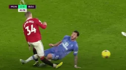 VIDEO | No apto para impresionables: el patadón de Senesi a Van de Beek