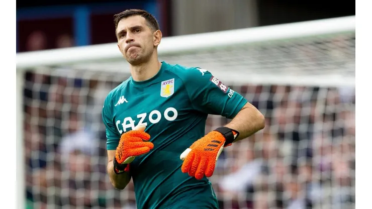 Emiliano Martínez ya está de regreso en su equipo el Aston Villa.