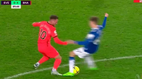 VIDEO | Como en Lusail: el lujo de Mac Allister que desparramó un rival en su regreso a la Premier League