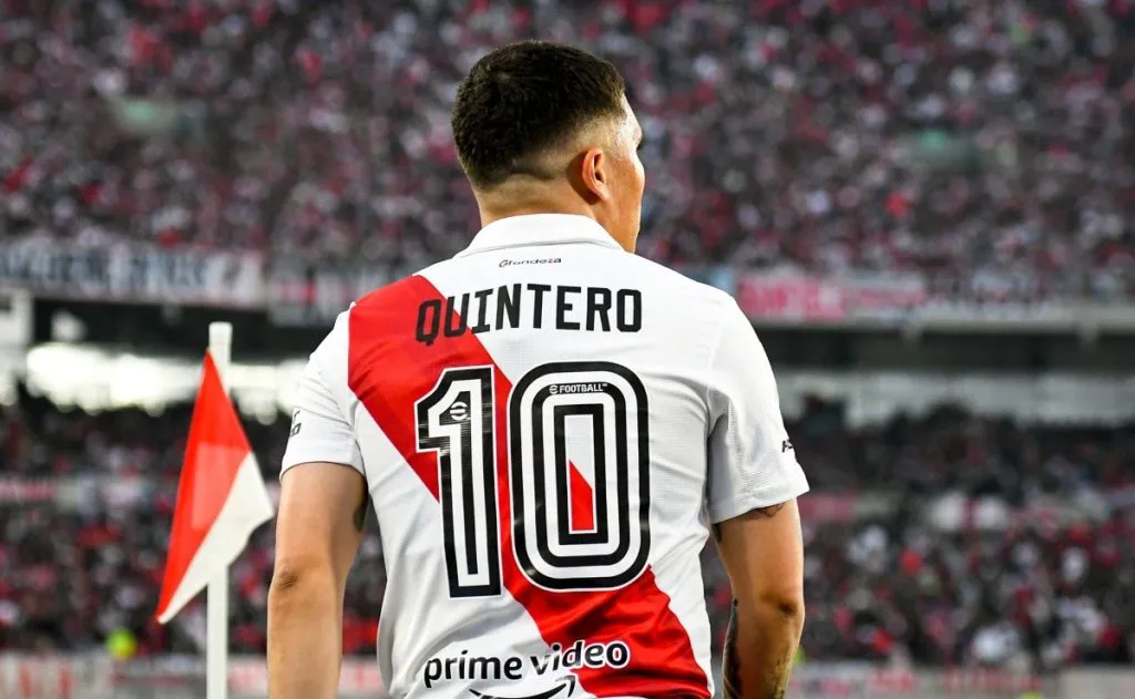 Juanfer Quintero con la 10 de River.