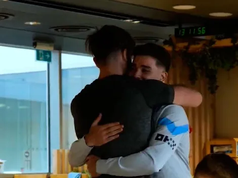 Héroe: Julián volvió a Manchester y lo felicitaron hasta las estatuas