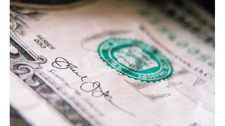 Descubre cuál es el billete de 1 dólar que se vende por 83 mil dólares.
