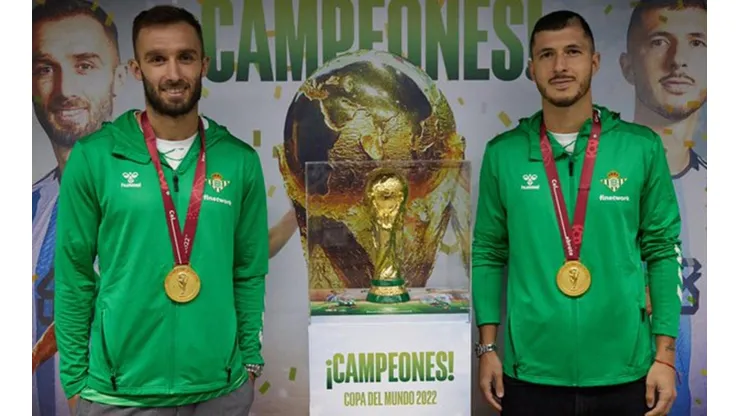 Multitudinario homenaje del Betis a Guido Rodríguez y Germán Pezzella