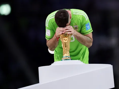 La crítica de una gloria francesa al Dibu Martínez: "Fue una decisión estúpida"