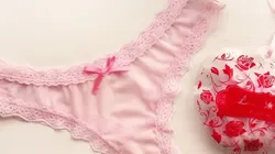 En Navidad se suele regalar una bombacha rosa.