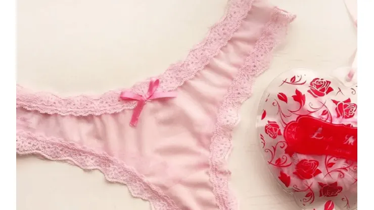En Navidad se suele regalar una bombacha rosa.