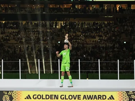 En Francia piden que le saquen el premio de mejor arquero a Dibu Martínez: "Lo que hizo no es deporte"