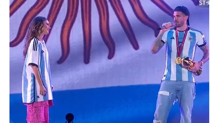 VIDEO | De Paul levantó la copa en el show de Tini y le dedicó unas palabras