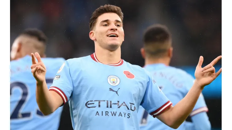 Julián Álvarez regresa a Manchester en un gran momento personal.