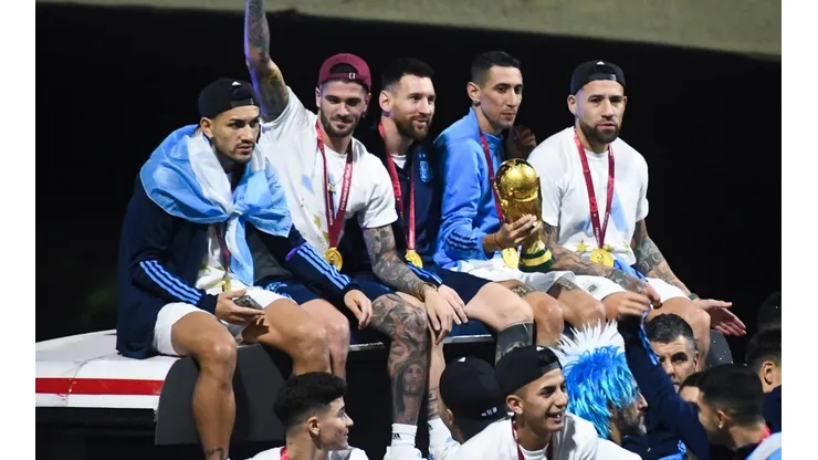 "Qué dolor": el pequeño percance de los jugadores de la Selección tras la caravana