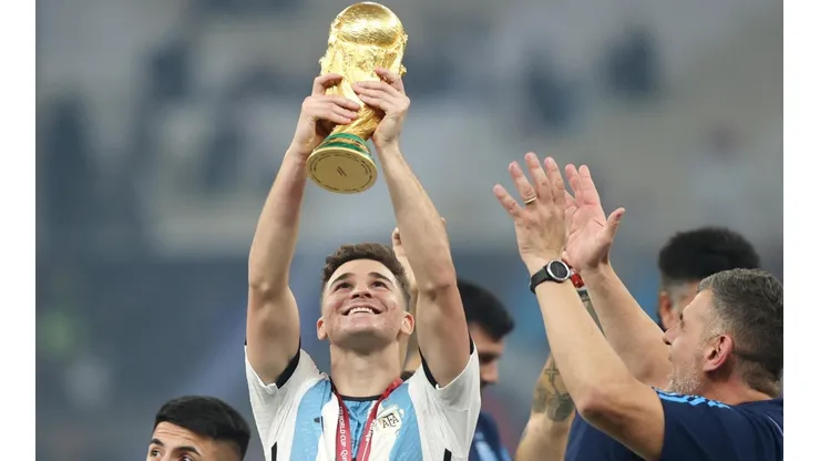 Julián Álvarez, uno de los privilegiados campeones de Copa Libertadores, América y el mundo.