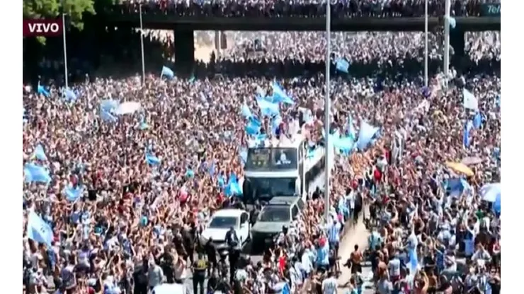 "Mercado Central" y "Piluso": las tendencias en redes sociales durante la caravana de los campeones