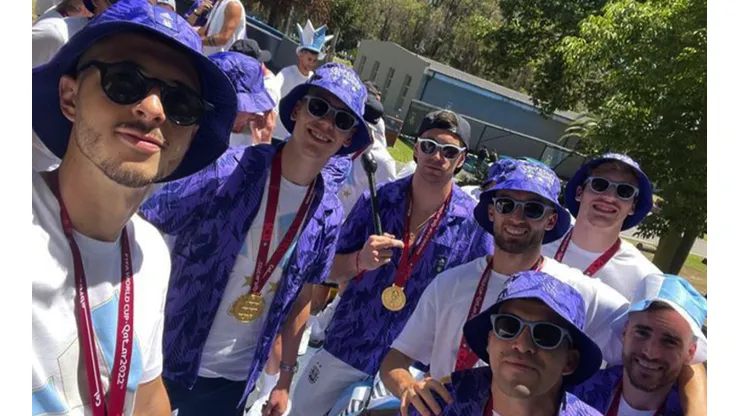 Los futbolistas de la Selección Argentina con el piluso que es furor