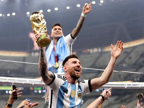 VIDEO | El incómodo momento que vivió Messi en plena celebración del título en Qatar