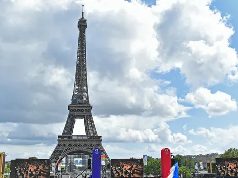 ¿Es verdad que la Torre Eiffel de París se iluminó con la bandera de Argentina?