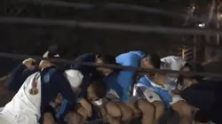 Un peligro: un cable casi engancha a Messi, Di María, Paredes, De Paul y Otamendi