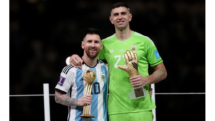 Todos se rinden a sus pies: el tuit de Dibu Martínez para Messi que enloqueció a todos