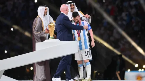 El detalle en la foto más esperada: Messi levantó la Copa con una llamativa particularidad