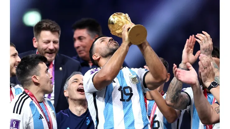 Es tuya, Kun: la imagen de Agüero con la copa que emocionó a todos