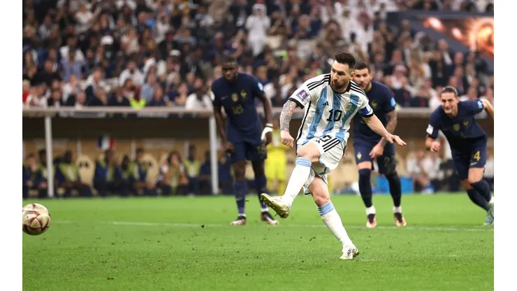 VIDEO | Messi hace historia: gol de penal contra Francia para el 1-0 en la final