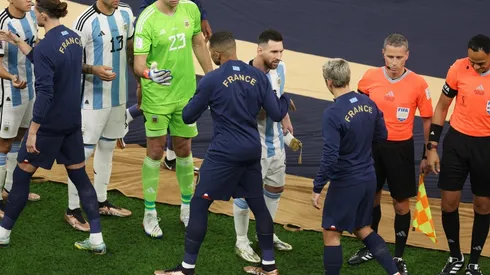 El saludo entre Messi y Mbappé que no se vio en la transmisión