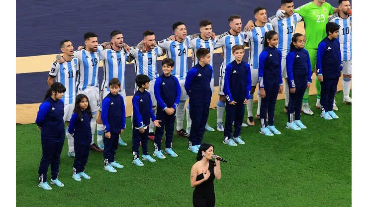 Lali Espósito la rompió con el Himno e hizo emocionar a todos.