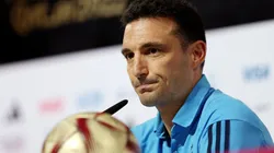La emoción de Scaloni por los no convocados que viajaron a Qatar: "Se matan por la camiseta"