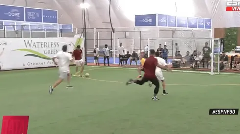 No puede criticar a nadie: el increíble gol que erró Gustavo López tras pase de Kun Agüero