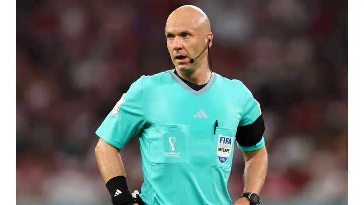 Anthony Taylor es uno de los candidatos a dirigir la final entre Argentina y Francia.