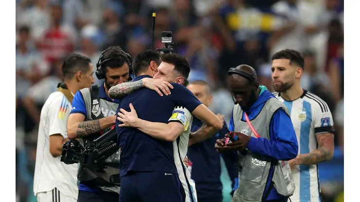 VIDEO | Messi le habló al oído a Scaloni en pleno abrazo y el DT rompió en llanto