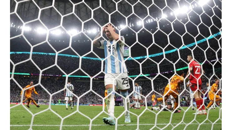 ¿Y la moral? El gesto de Van Dijk a Lisandro que no se vio tras el segundo gol de Países Bajos