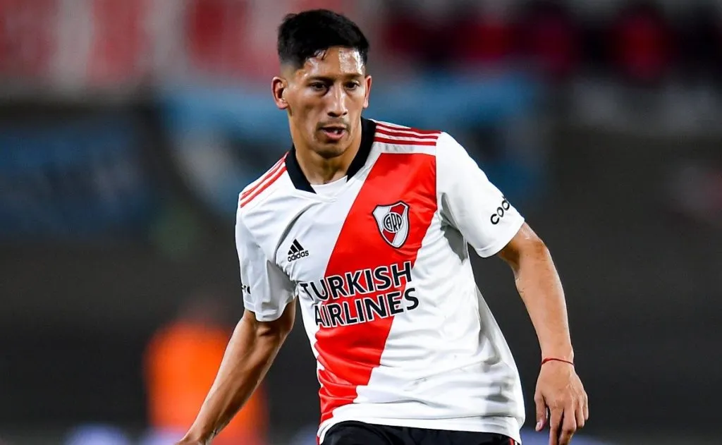 Aliendro con la camiseta de River.