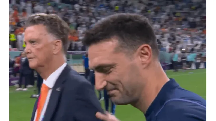"Épico": el gesto de Scaloni tras el saludo con Van Gaal post Argentina-Países Bajos que no se vio