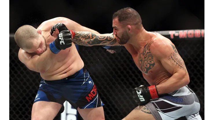 Al ritmo del hit de la Selección, Ponzinibbio volvió a la victoria en UFC con un impactante KO