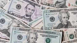 Conoce cuáles son los billetes que se venden por 5 mil dólares.