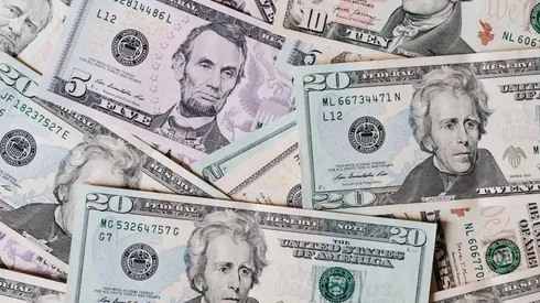 Conoce cuáles son los billetes que se venden por 5 mil dólares.