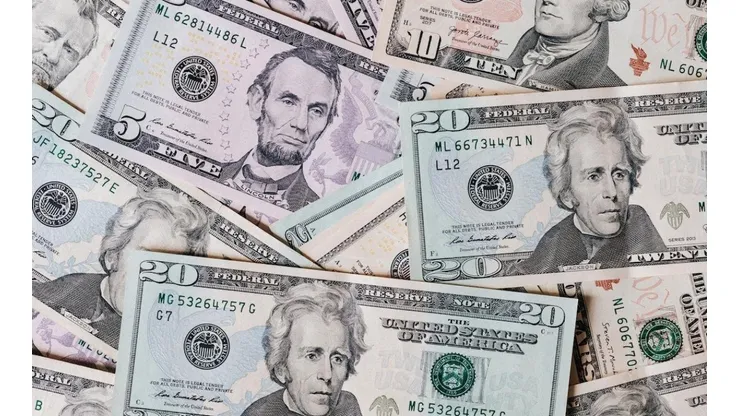 Conoce cuáles son los billetes que se venden por 5 mil dólares.