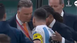 VIDEO | Tuvieron que frenarlo: Messi encaró a Van Gaal y se puso cara a cara tras el triunfo