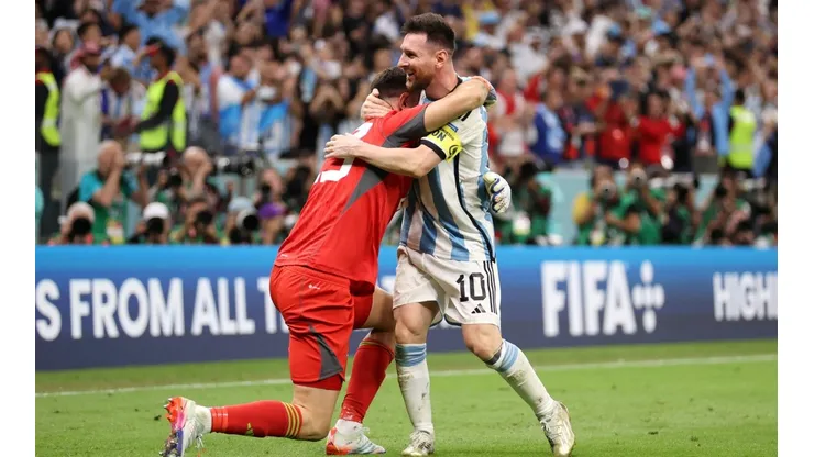 Messi brilló en los 90, Dibu Martínez en los penales: ¡Argentina a semifinales!