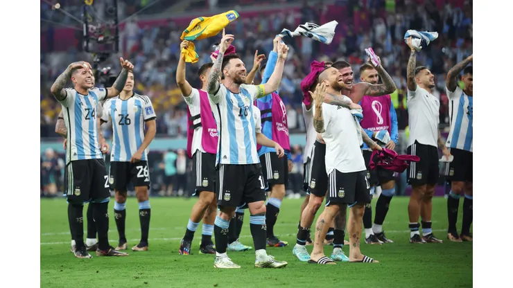 DOHA, QATAR - DECEMBER 03: Argentina players celebrate after the team's victory during the FIFA World Cup Qatar 2022 Round of 16 match between Argentina and Australia at Ahmad Bin Ali Stadium on December 03, 2022 in Doha, Qatar. (Photo by Alex Grimm/Getty Images)